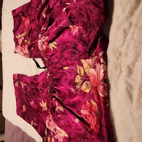 SECRET TREASURES  ( 2 PC. ) BURGUNDY SATIN  NIGHT SET. PANTS& TOP . - Picture 4 of 8